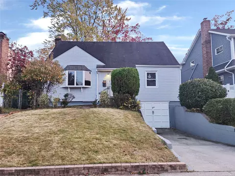 1070 Alhambra Rd, North Baldwin, NY 11510