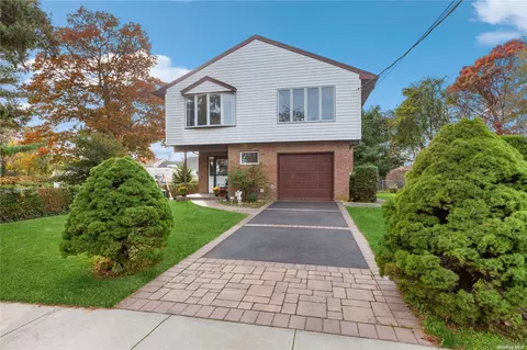 36 Lucerne Dr, West Babylon, NY 11704