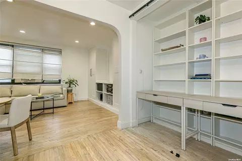 58 Grace Ave #3D, Great Neck, NY 11021