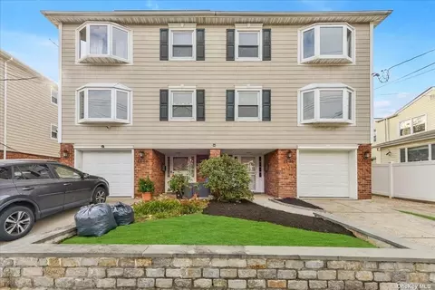 15-42 209th St, Bayside, NY 11360