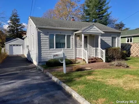 268 Falcon Ave, Patchogue, NY 11772