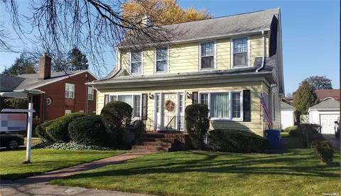 33-58 162nd St, Flushing, NY 11358