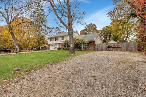 18 Westerly Rd, Hampton Bays, NY 11946