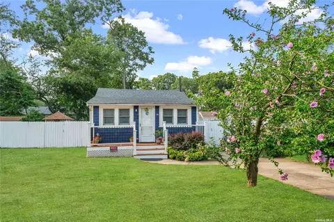 14 Oak Dr, Nesconset, NY 11767