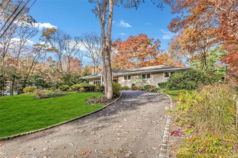 35 Mcarthur Ln, Smithtown, NY 11787