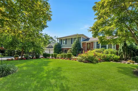 17 Meadow Lark Dr, East Northport, NY 11731