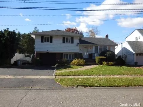 474 Eastlake Ave, Massapequa Park, NY 11762