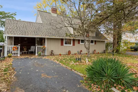 18 Forest Ln, Westbury, NY 11590