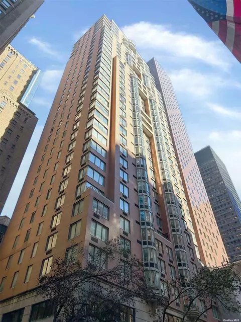145 E 48th St #20D, New York, NY 10017