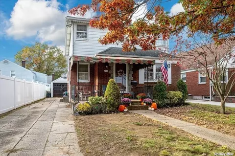 160 E Dover St, Valley Stream, NY 11580