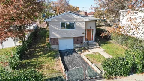 207 Hopper St, Westbury, NY 11590