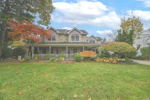 196 Commonwealth Ave, Massapequa, NY 11758