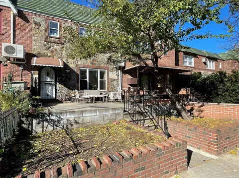 48-20 65th St, Woodside, NY 11377