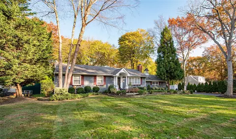 21 Hillside Ave, Saint James, NY 11780