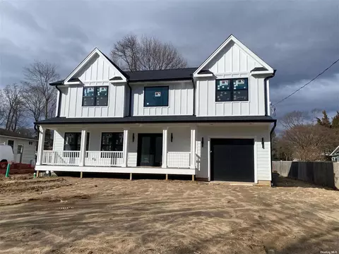 236 7th Ave, Saint James, NY 11780
