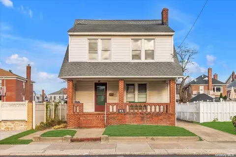546 Beach 135th St, Belle Harbor, NY 11694