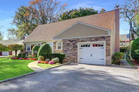 200 Brompton Rd, Garden City, NY 11530