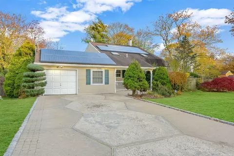 475 Lincoln Ave, Sayville, NY 11782