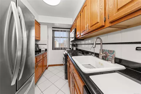 21-25 34th Ave #15C, Astoria, NY 11106