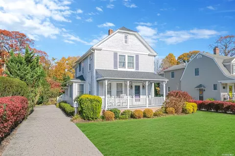 27 Pine St, Sayville, NY 11782