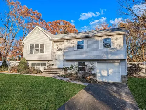 11 Kathleen Cres, Coram, NY 11727