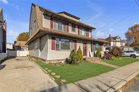 11 Watts Pl, Lynbrook, NY 11563