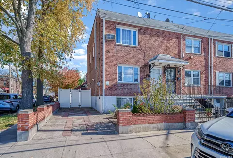93-27 239th St, Bellerose, NY 11426