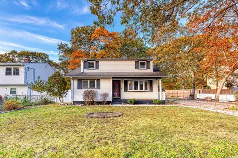 65 Carr Ln, Coram, NY 11727