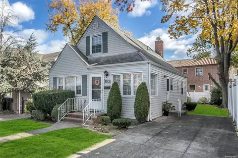 20-35 169th St, Whitestone, NY 11357