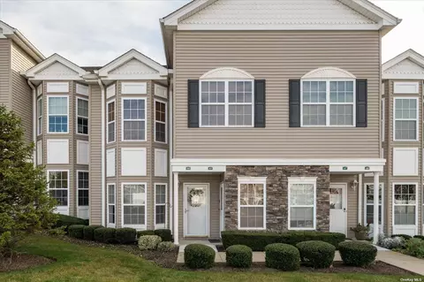 418 Autumn Dr #418, East Meadow, NY 11554