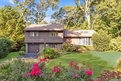 12 Eagle Hill Ct, Huntington, NY 11743