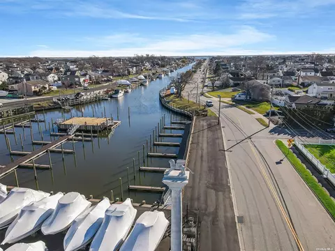 95 W Lido Promenade, Lindenhurst, NY 11757