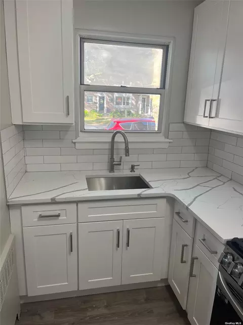 81-69 Langdale St #203A, New Hyde Park, NY 11040
