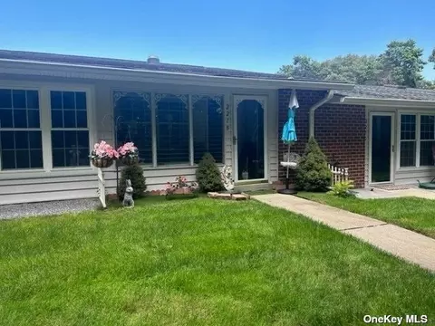 227 Blackpool Ct #B, Ridge, NY 11961