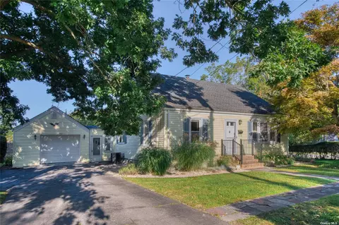423 6th Ave, Greenport, NY 11944