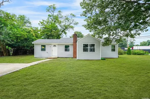 3 Rossmore Ave, Central Islip, NY 11722