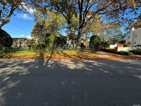 1021 Celia St, West Islip, NY 11795