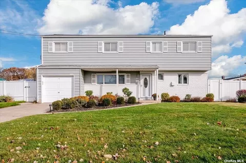 229 W 20th St, Deer Park, NY 11729