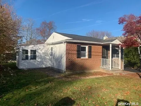 26 Wildwood Dr, Sound Beach, NY 11789
