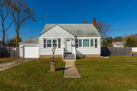 342 11th St, West Babylon, NY 11704
