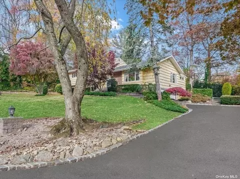 50 Oak Dr, East Hills, NY 11576