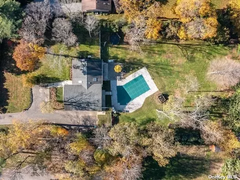 675 Bryant Ave, Roslyn Harbor, NY 11576