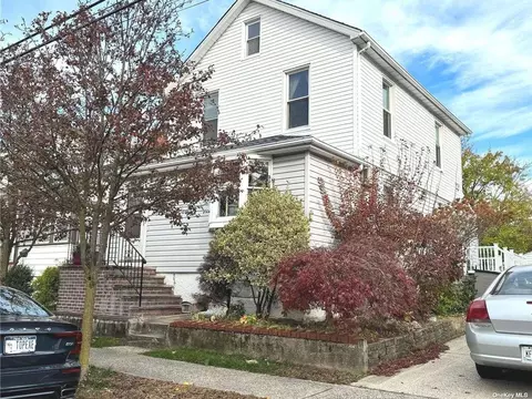 30 Mckinley Ave, Franklin Square, NY 11010