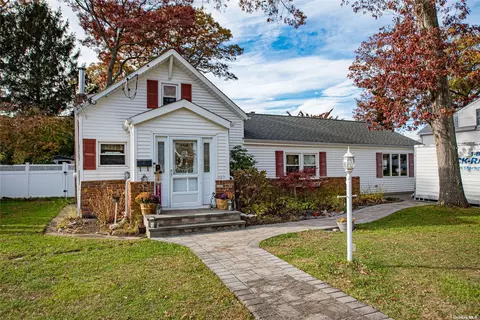 327 Hyman Ave, West Islip, NY 11795