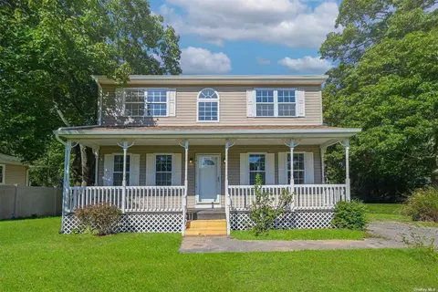 185 Main Ave, Mastic, NY 11950