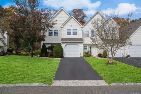 258 Erik Dr #258, East Setauket, NY 11733