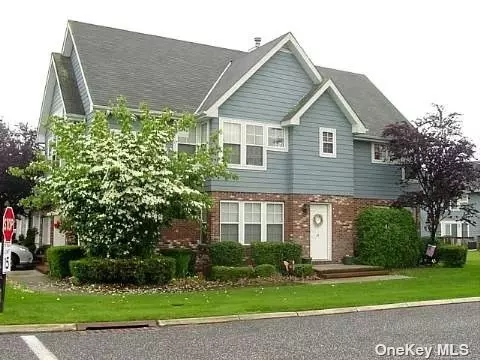 16-18 Maple Wing Dr #16-18, Central Islip, NY 11722