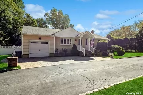 4 Barnes Ln, East Northport, NY 11731