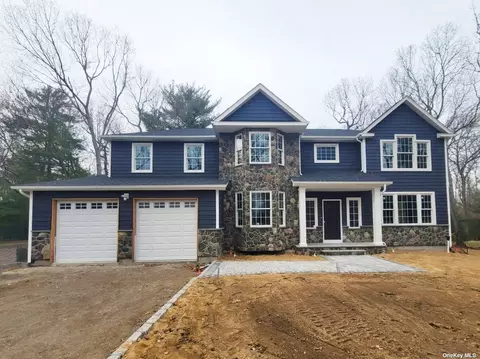 23 New Mill Rd, Smithtown, NY 11787