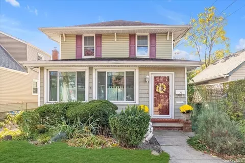 70 King St, Floral Park, NY 11001